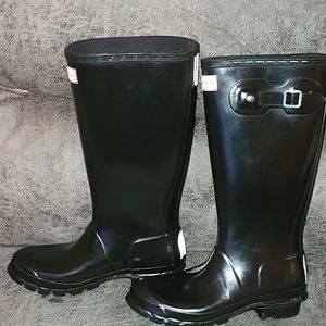 Hunter rain boots. Black. Girls size 6g...Like new
